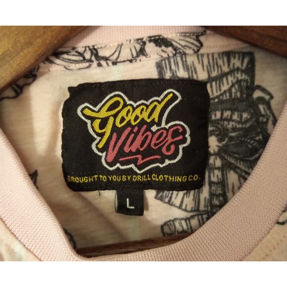 Good Vibes by Drill Clothing Co Hawaiian Tiki Hibiscus Pink Graphic T Shirt SZ L - Picture 3 of 6